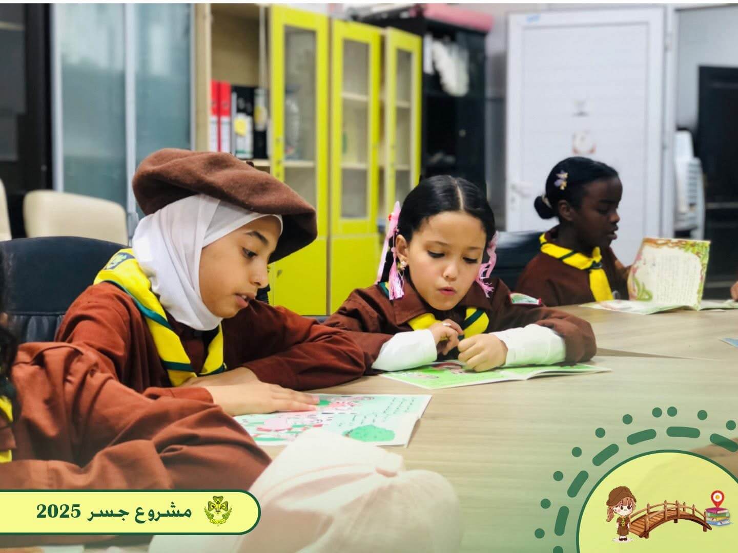 مشروع «جسر» ينشر حب القراءة بين زهرات الكشافة الليبية 1 IMG 1607