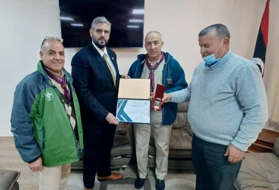 هيئة القيادة العامة توسم السيد عبدالمطلب الثابت سفير ليبيا بالجامعة العربية 10 272120949 5458211424207419 3207125060649709398 n 3b5a6215